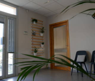 Bureau privé 7 m² 1 poste Coworking Rue du Chapitre Brindas 69126 - photo 1